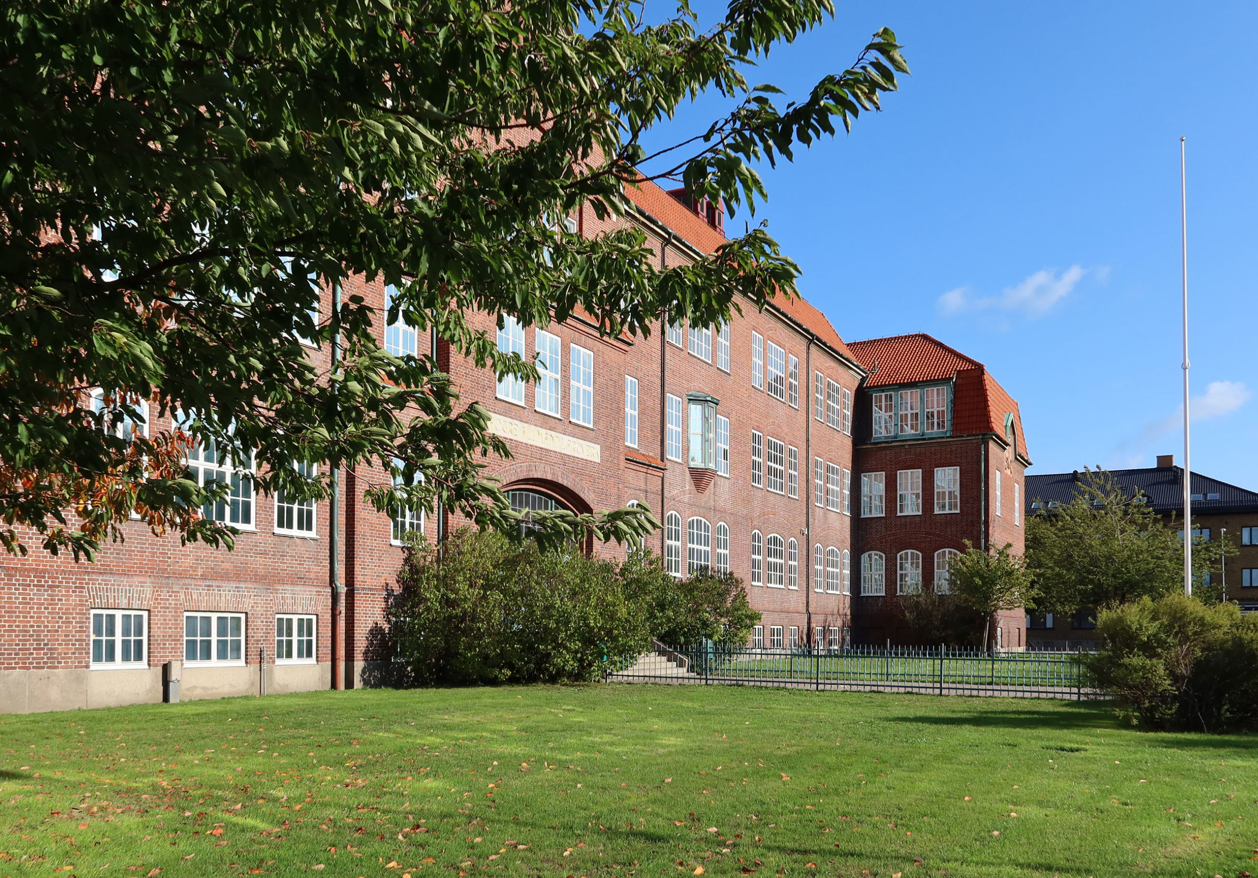 Österport vid torget Ystad gymnasium