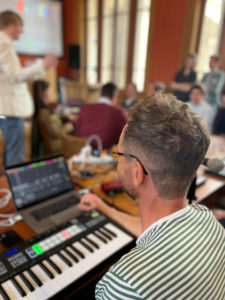 Estetiska programmet på Ystad Gymnasium, forskning om dator som instrument i Lyon, Frankrike