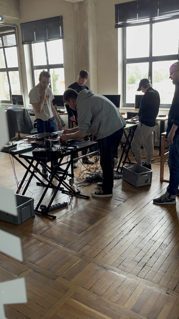 Niklas och Erik jobbskuggade i Berlin om undervisning i elektronisk musik ES Berlin erasmus 2 Ystad Gymnasium