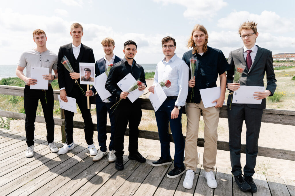 Matthew, Elis, Alvin, Hani, Ernest, Caspian och Nikodemus har alla tagit examen från Fjärde teknikåret på Ystad Gymnasium!