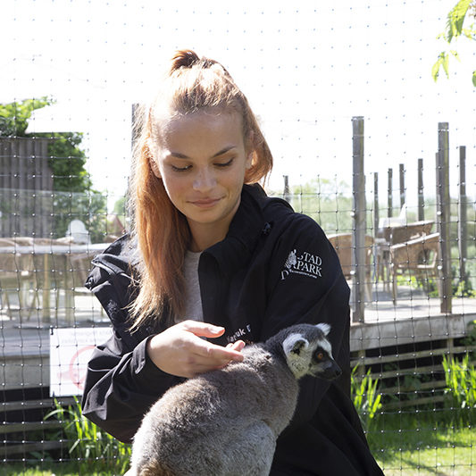 Naturbruk Emelinn och lemur