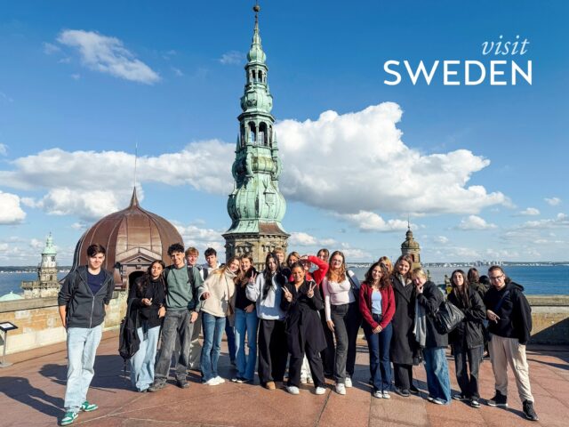 Internationellt utbyte på Ystad Gymnasium! 🇫🇷✨
Under veckan har vi haft besök av elever från vår Erasmus-partnerskola Lycée Raymond Loewy i Frankrike. Tillsammans med våra elever från Hotell och turism, Ekonomi samt Försäljning och service har de fått uppleva både kultur, språk och nya vänskaper.
Veckan bjöd på allt från föreläsning om vikingamytologi och runor till utflykter, svensk matlagning och massor av skratt. Ett fantastiskt utbyte fyllt av lärande, kultur och gemenskap! 💙
