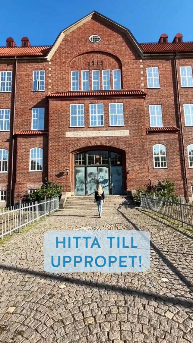 Hur hittar jag till uppropet i aulan?🤔
På måndag är det dags för upprop för årskurs 1. Uppropet är i aulan, i byggnaden Österport.

🔹 Gå in i stora porten som ligger ut mot Österportstorg
🔹 Gå upp för trapporna rakt fram
🔹 Gå in genom dörren till aulan
🔹 Sätt dig på en stol och vänta på att ditt namn ska ropas upp
🔹 När du blir uppropad svarar du tydligt JA

Vi ser fram emot att träffa dig på måndag! 🌟

På hemsidan finns information om tid och plats för uppropet, länk i bio!